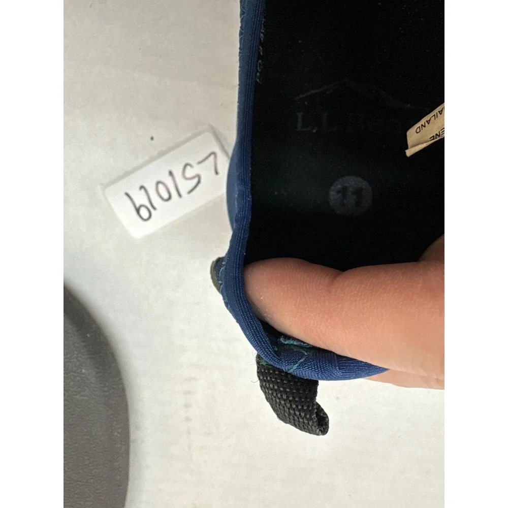 L.L. Bean water shoes size 11 blue‎